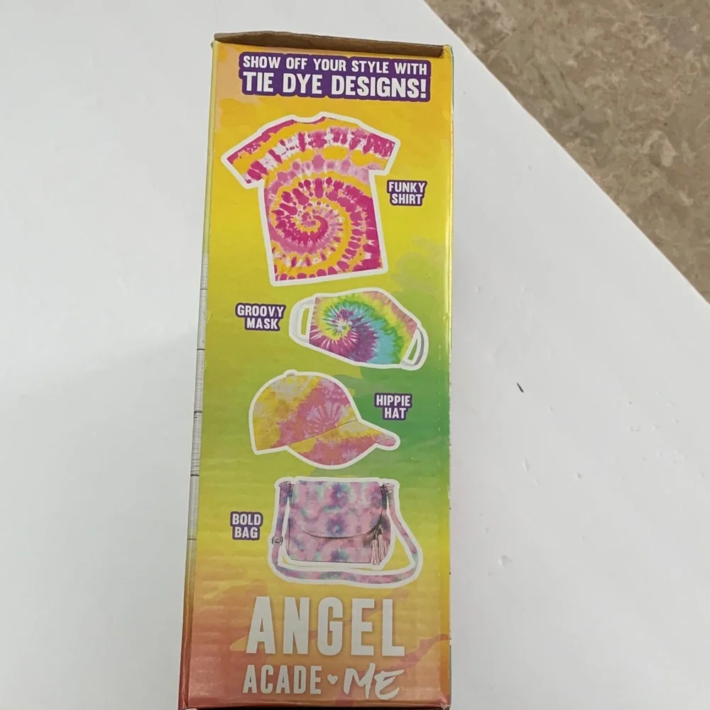 Tie Dye Studio Kit for Kids - Pink and Green. Brand new with box. Great Gift 🎁